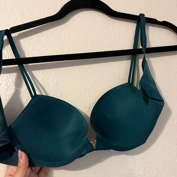 NWOT Victoria’s Secret Push-Up Plunge Bra 34B - Picture 4 of 6